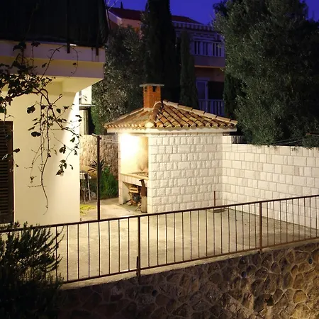 Magda- Backside 4 * Cavtat