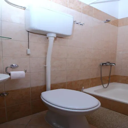 Magda- Backside 4 * Cavtat