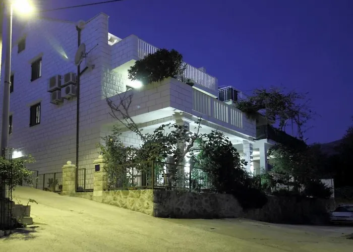 Magda- Backside 4 * Cavtat